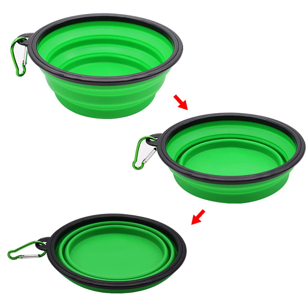 GAMELLE de voyage pliable, rétractable. Pratique et résistante, facile d'entretien, lavable en machine ou à la main, 5 coloris, 13 cm de diamètre. EAU et NOURRITURE pour toutes LES RACES de CHIENS, de CHATS, et animaux de compagnie. Pour la PATPATROUILLE aussi !! Solide et fiable pour votre quotidien ! Parfait pour les randonnées et les voyages ! Coloris disponible en Violet, Rouge, Bleu, Vert, Noir … Toute l’équipe a choisi la Verte 😉 Comment la plier ?..