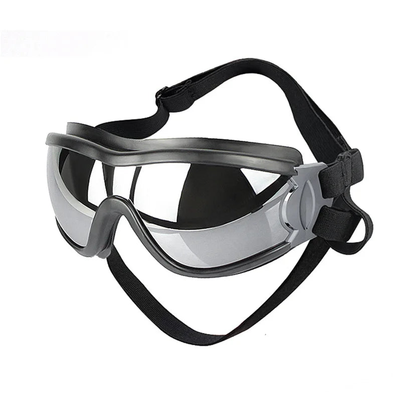 Lunettes de soleil pour chien, avec sangles réglables anti-UV imperméables coupe-vent, protection des yeux pour chiens de taille moyenne et grande ; Confortables et élégantes. La monture souple s'ajuste à la tête de votre chien. Il peut passer la tête par la fenêtre de la voiture et profiter !  Lunettes de trois quart avant gauche 